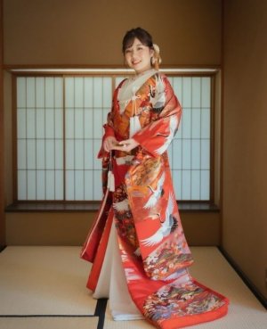 鶴華（TS09）：王道の赤×鶴×花。鶴は神秘的で縁起が良く一度夫婦になると一生添い遂げる唯一生き物と言われているので婚礼衣装として定番。